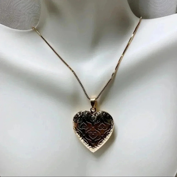 DAINTY Heart Lock Necklace | Gold Plated | Gift for Mother | - Picture 6 of 8